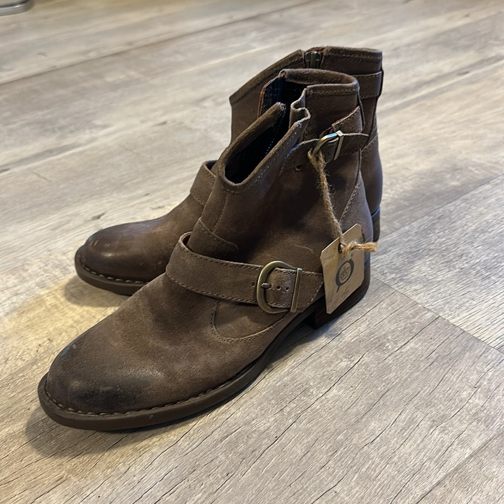 Born Leather Boots Size 7